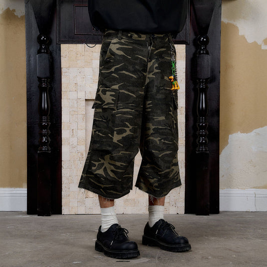 DONSMOKE Camo Multi-Pocket Raw-Edge Curved Shorts