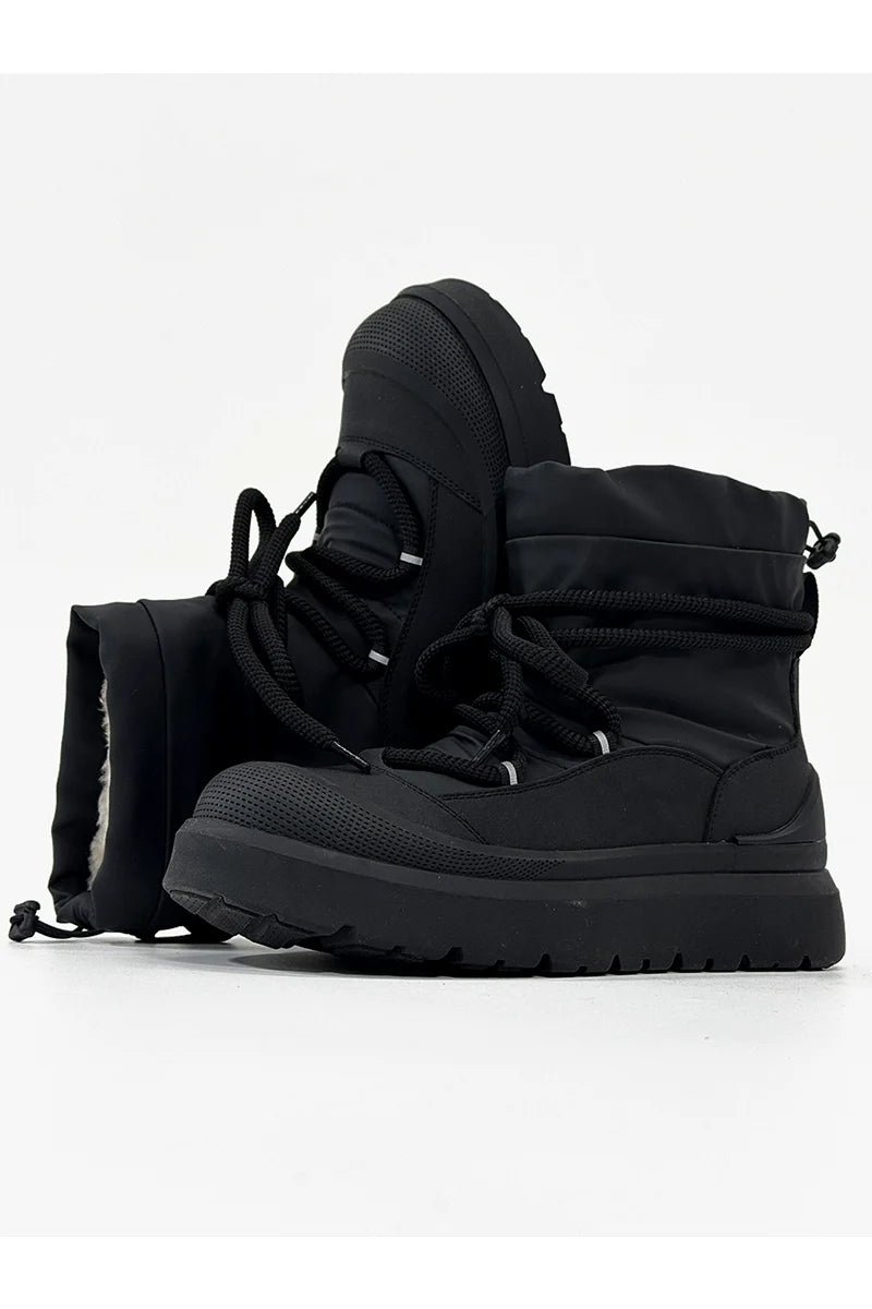 Black Winter Boots with Chunky Soles and Fleece Lining