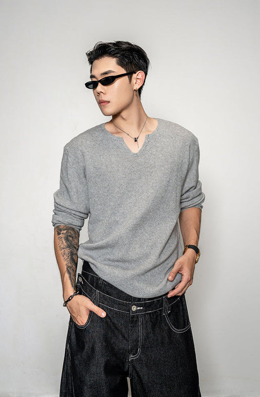 V-neck knit shirt
