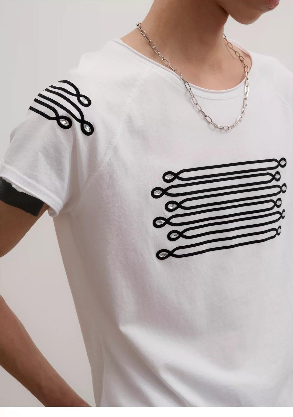 Flocked Embroidery Pattern Raglan T-Shirt