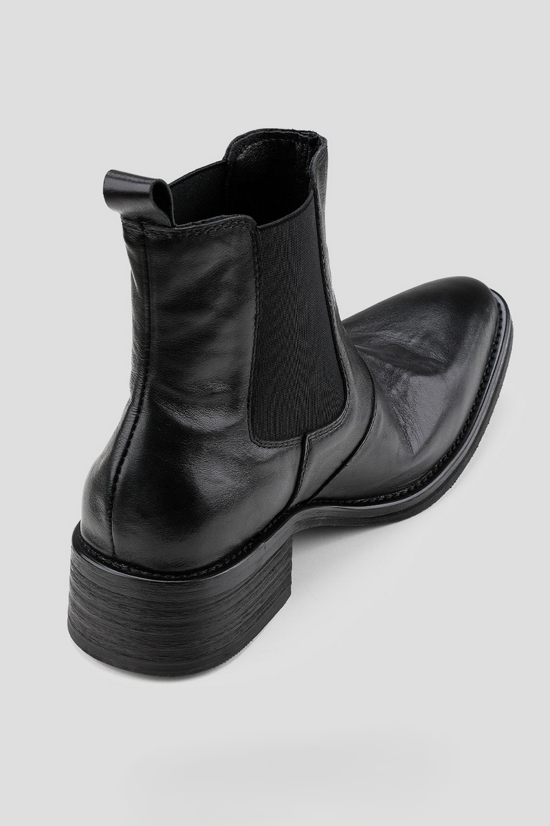 Pointed Platform Chelsea Boots