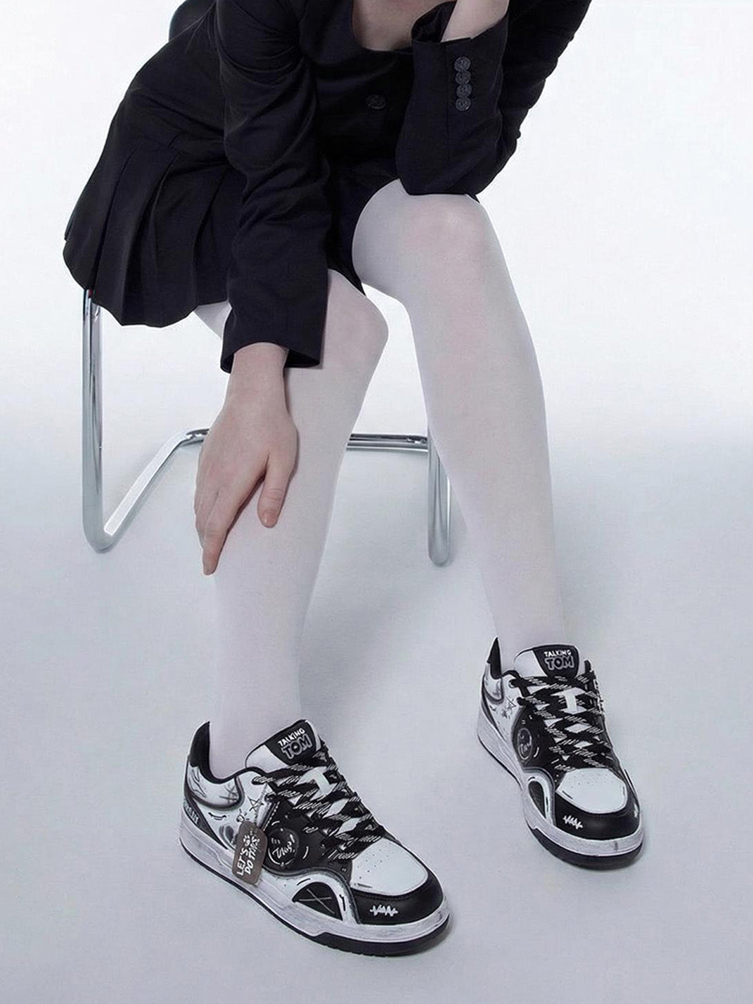 Heart-Graphic Contrast-Panel Low-Top Sneakers