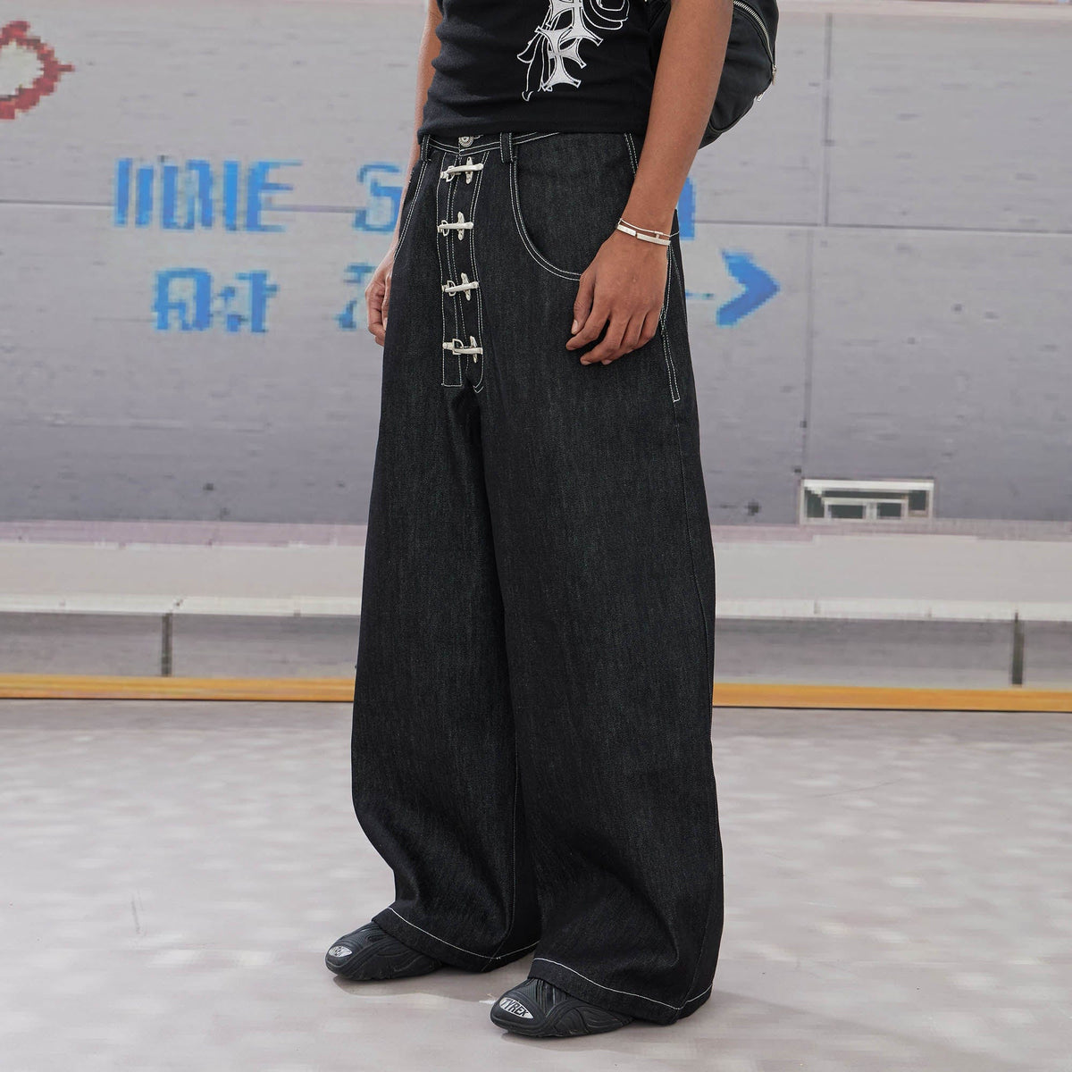 DND4DES Airplane-Buckle Curved Baggy Jeans