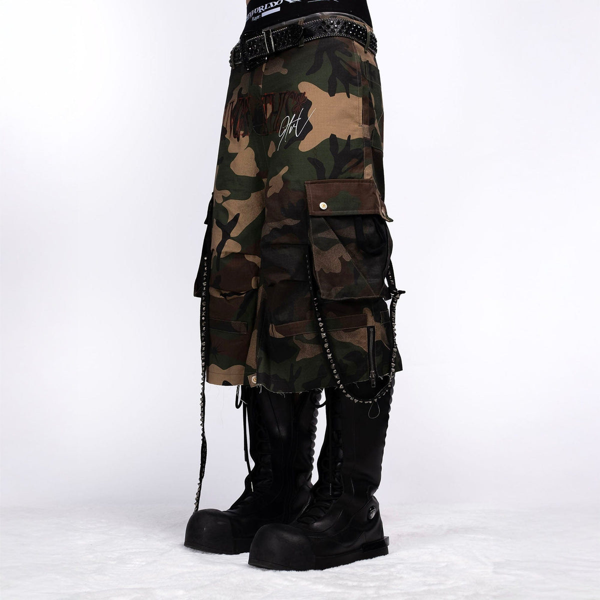 FVVO Distressed Rivet Strap Cargo Shorts Camo