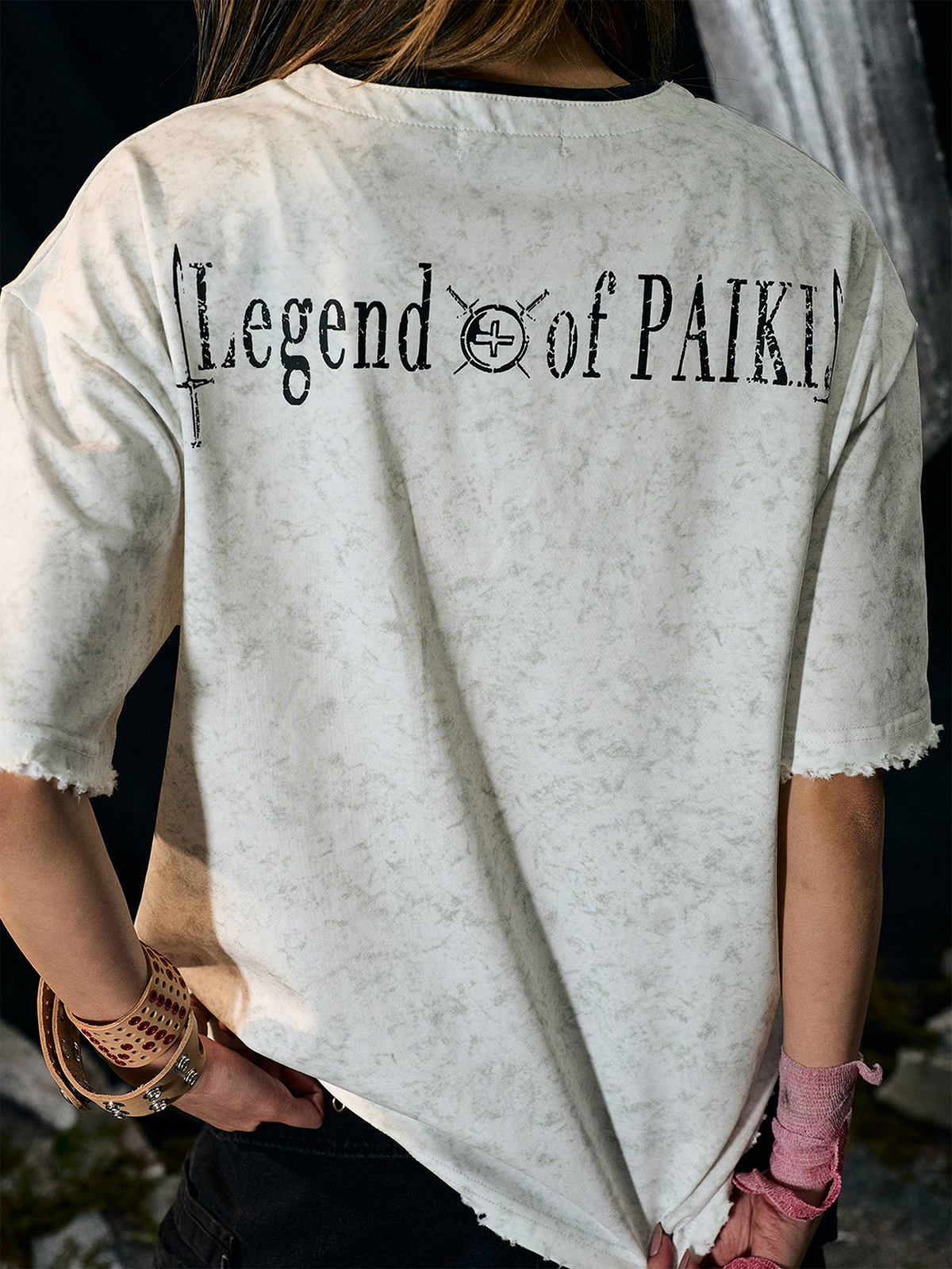 PAIKI Castle Graphic Henley Layered Tee