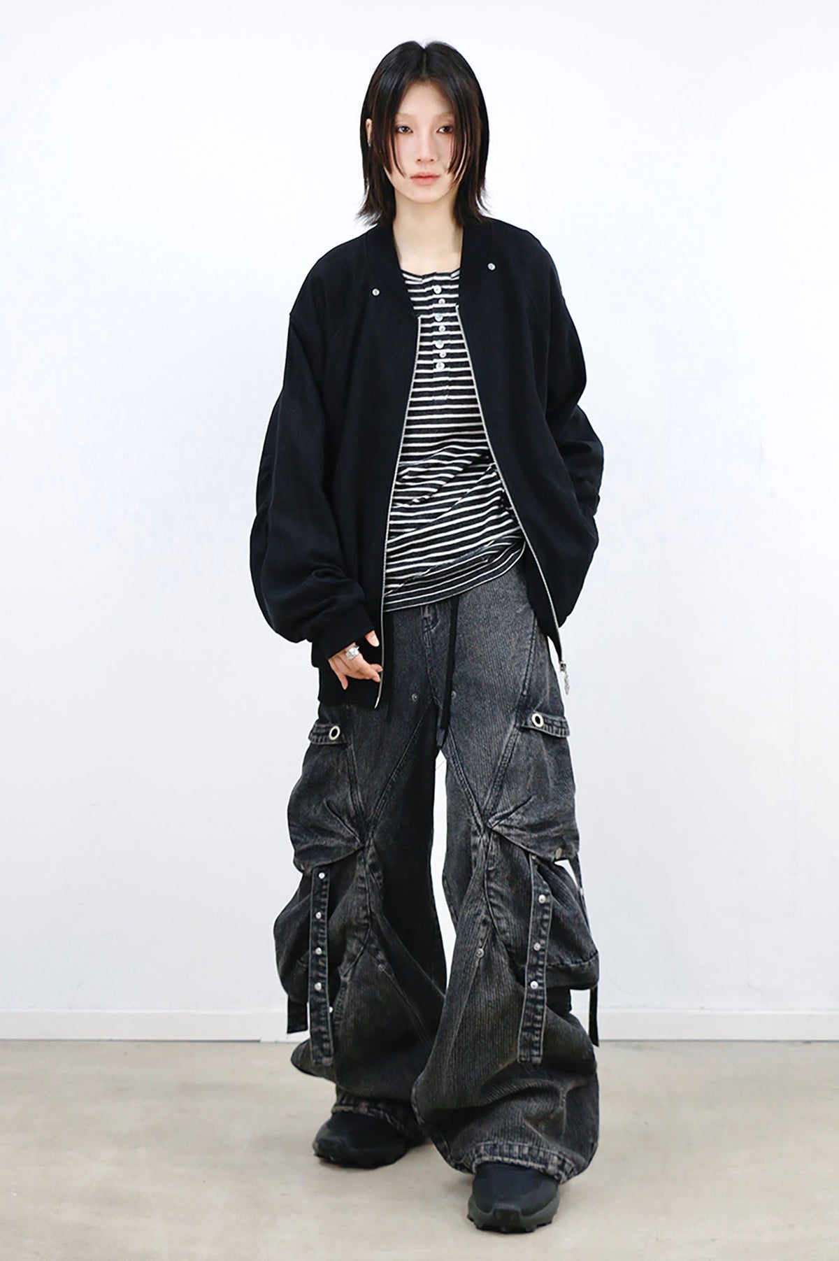 RELABEL Washed Paneled Strap Oversized Cargo Jeans Black