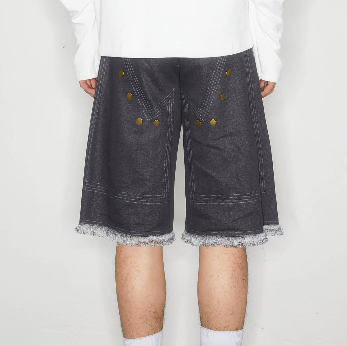 KADAKADA Rivet Raw Edge Shorts