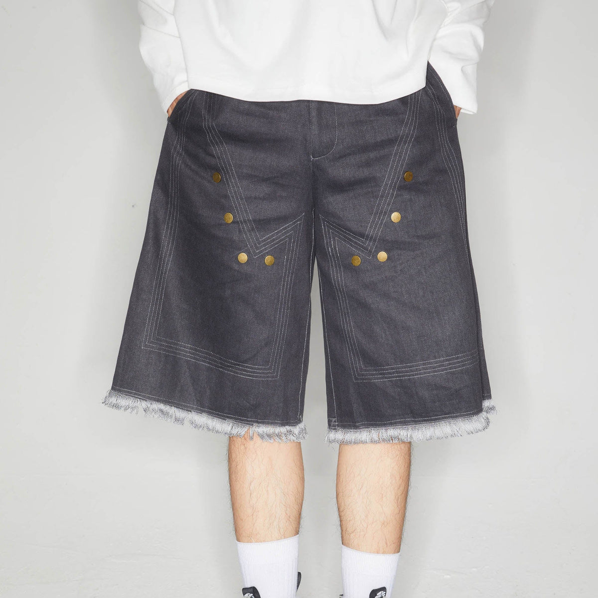 KADAKADA Rivet Raw Edge Shorts