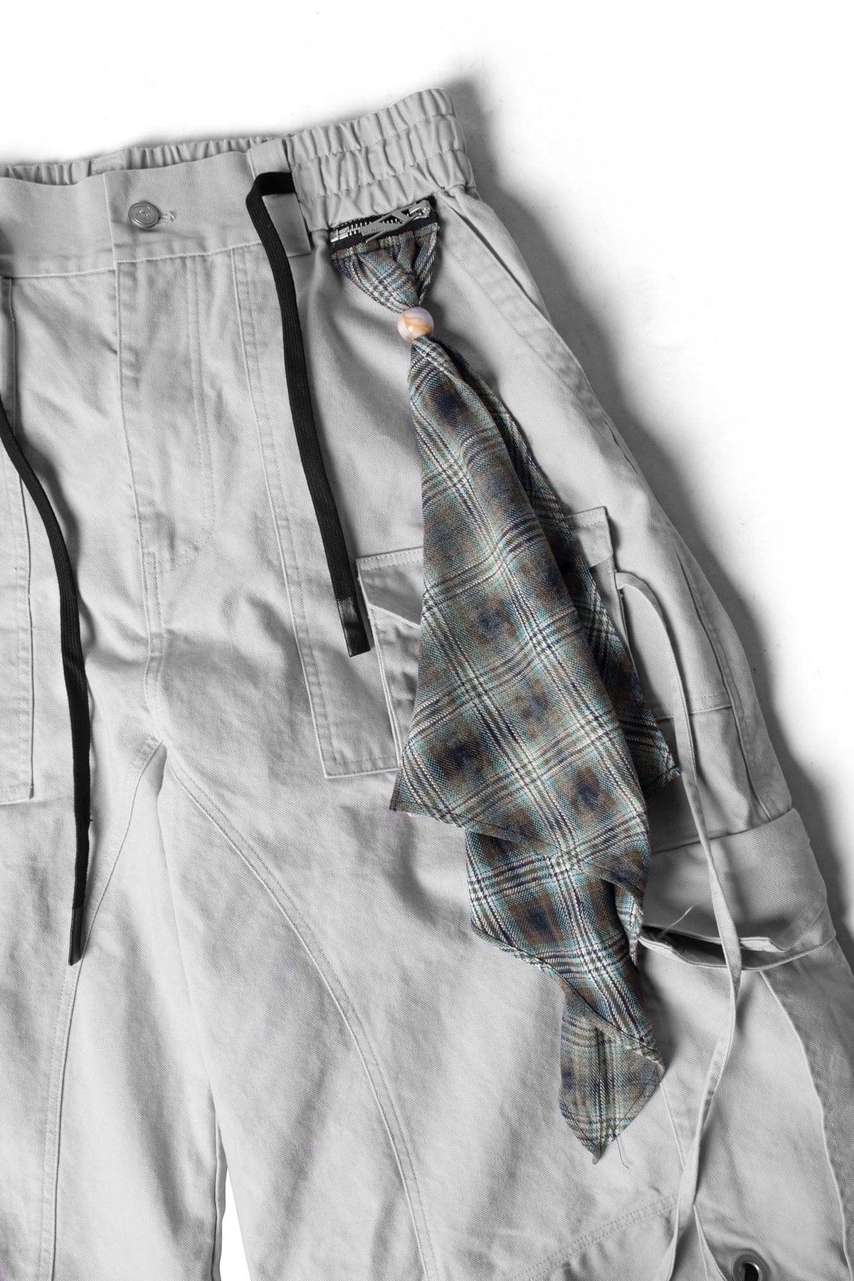 RELABEL Multi-Pocket Detachable Scarf Distressed Cargo Gray