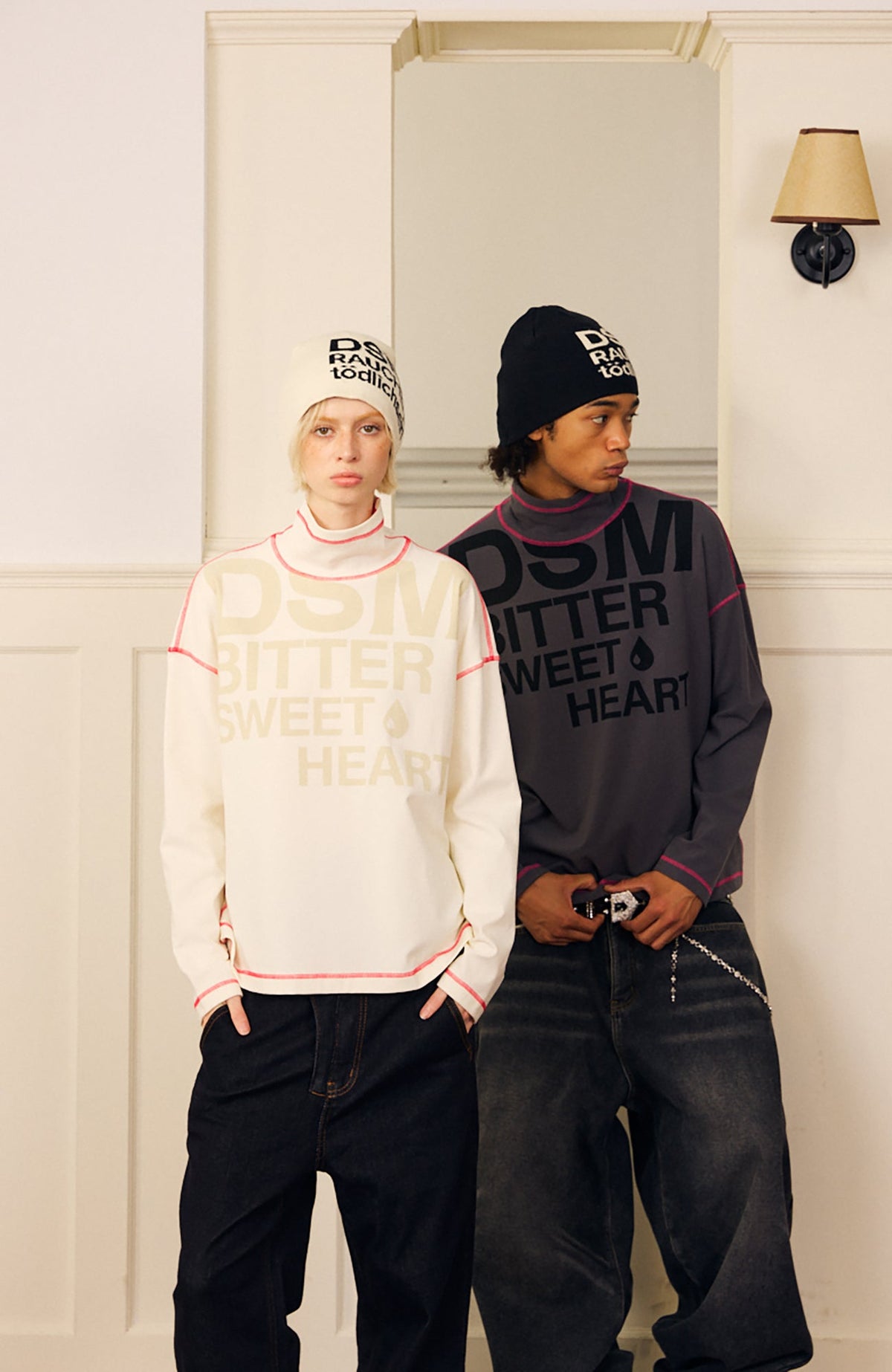 DONSMOKE Contrast Stitch LOGO Turtleneck