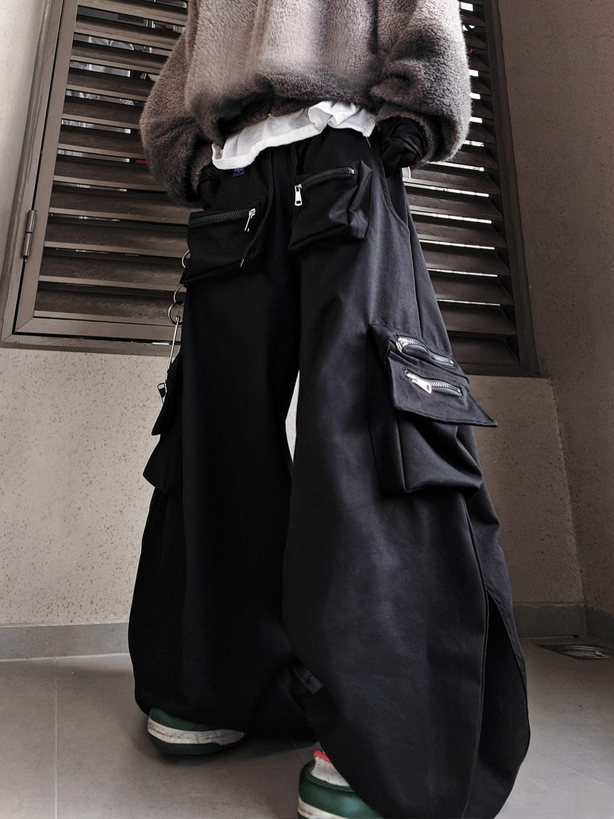 UUCSCC Curved Multi-Pocket Wide-Leg Cargo Pants