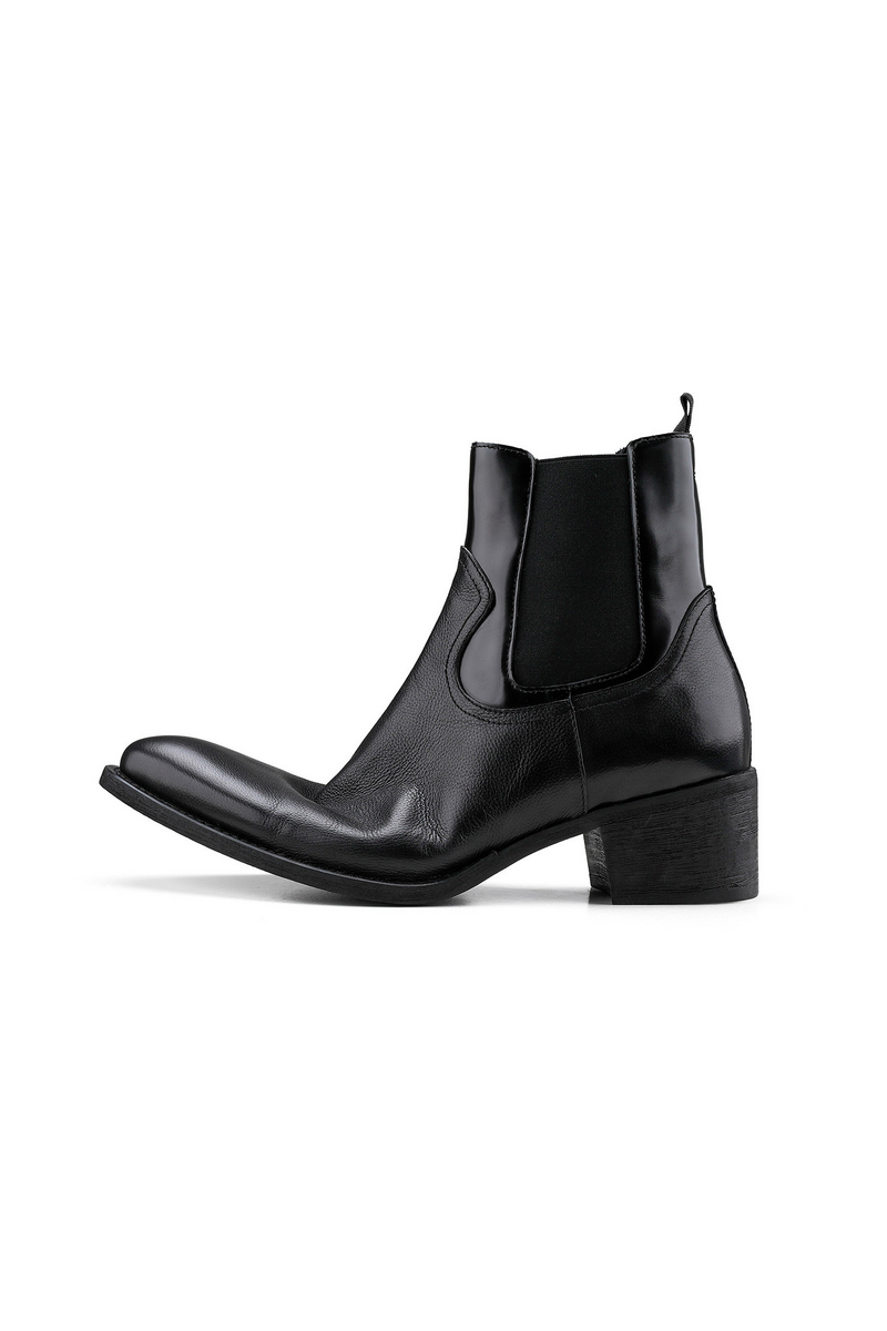 Pointed Toe Chelsea Boots