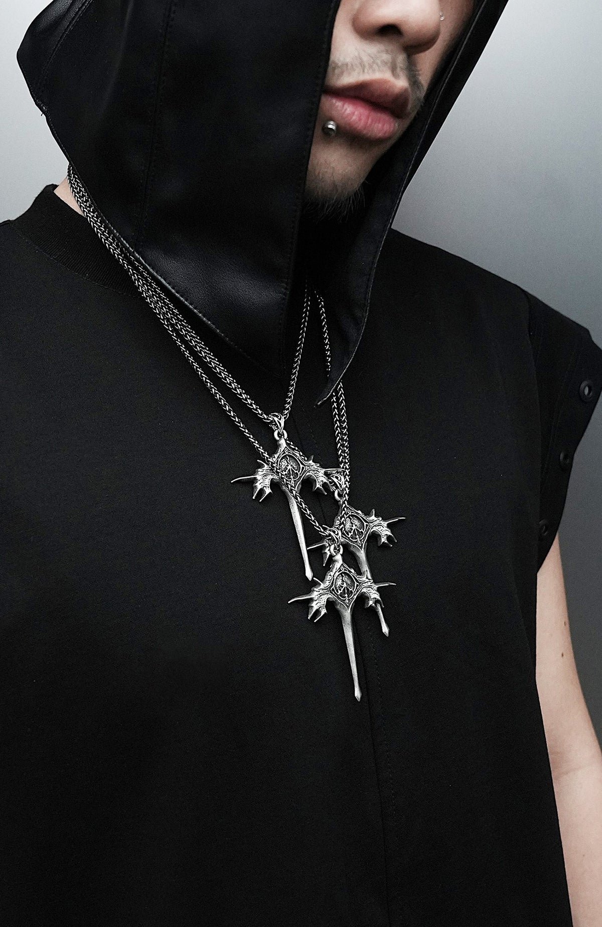 SSIN7 Thorn Cross Pendant Necklace