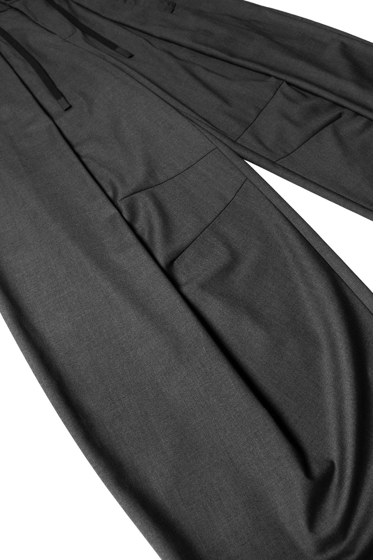RELABEL Pleated Drawstring Curved Wide-Leg Trousers