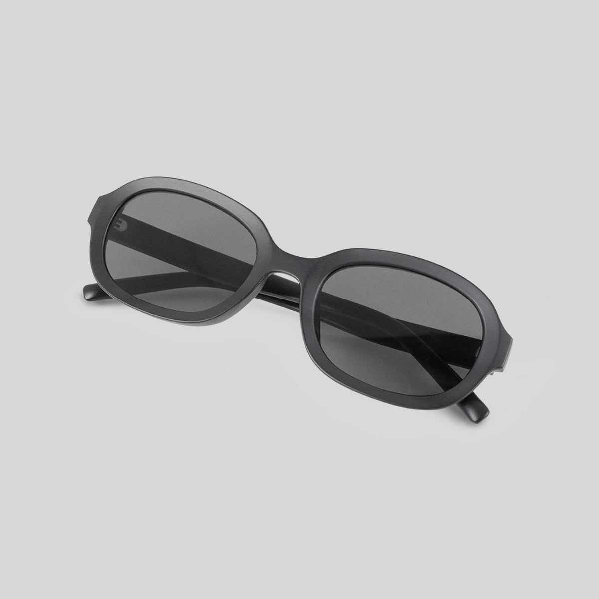 UNDERWATER Matte Black Oval Sunglasses