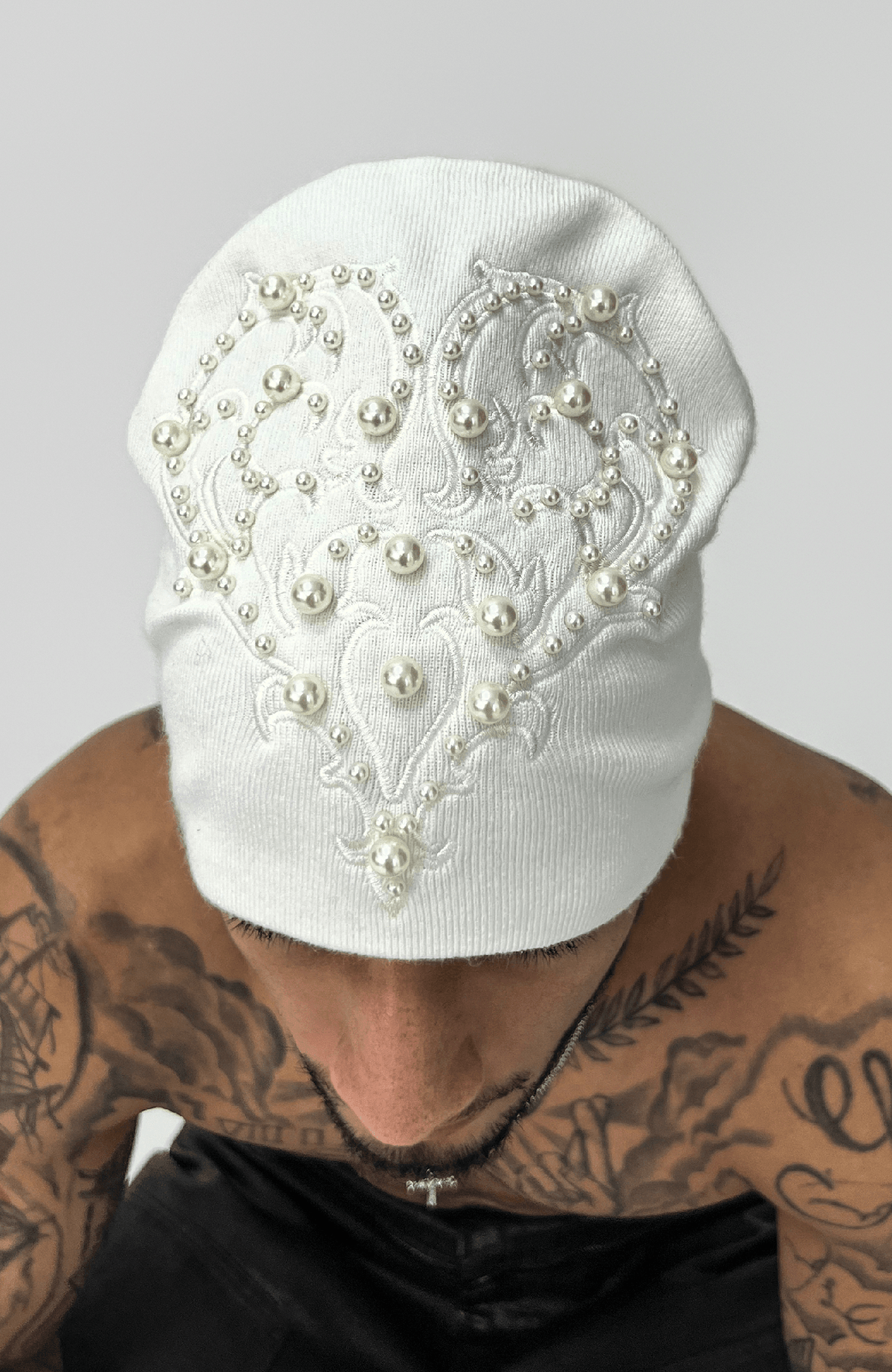 TECNINEGROUP Pearl Heart Embroidered Knit Beanie
