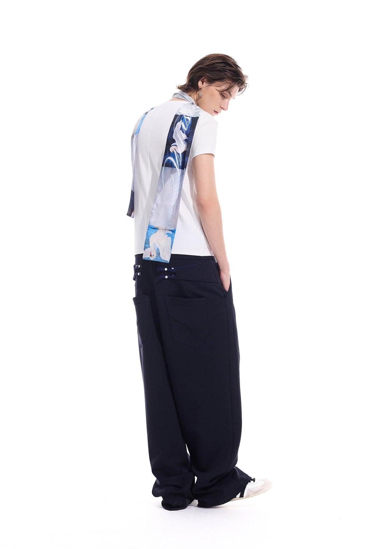 WHISTLEHUNTER Distressed Coordinate V-Neck T-Shirt