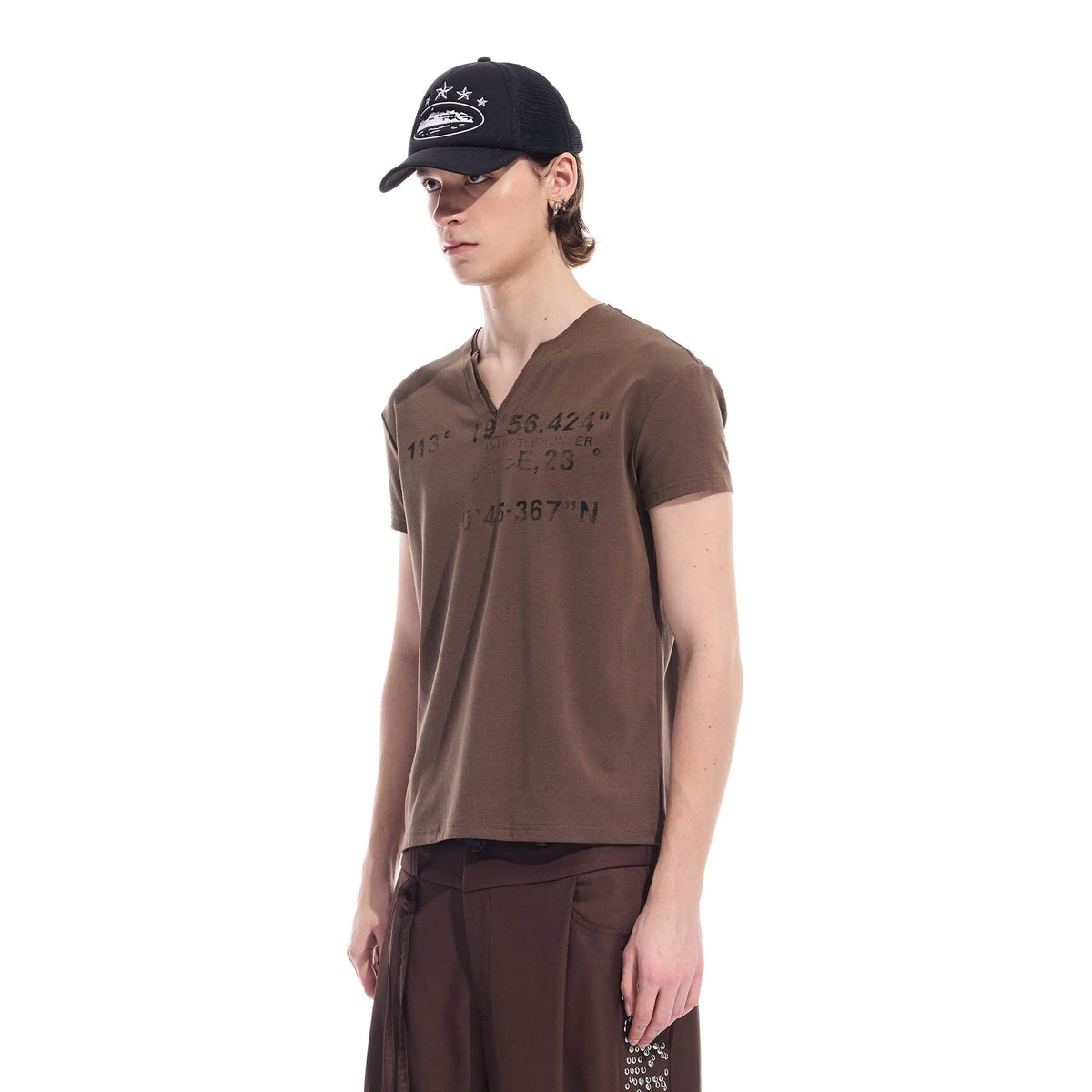 WHISTLEHUNTER Distressed Coordinate V-Neck T-Shirt