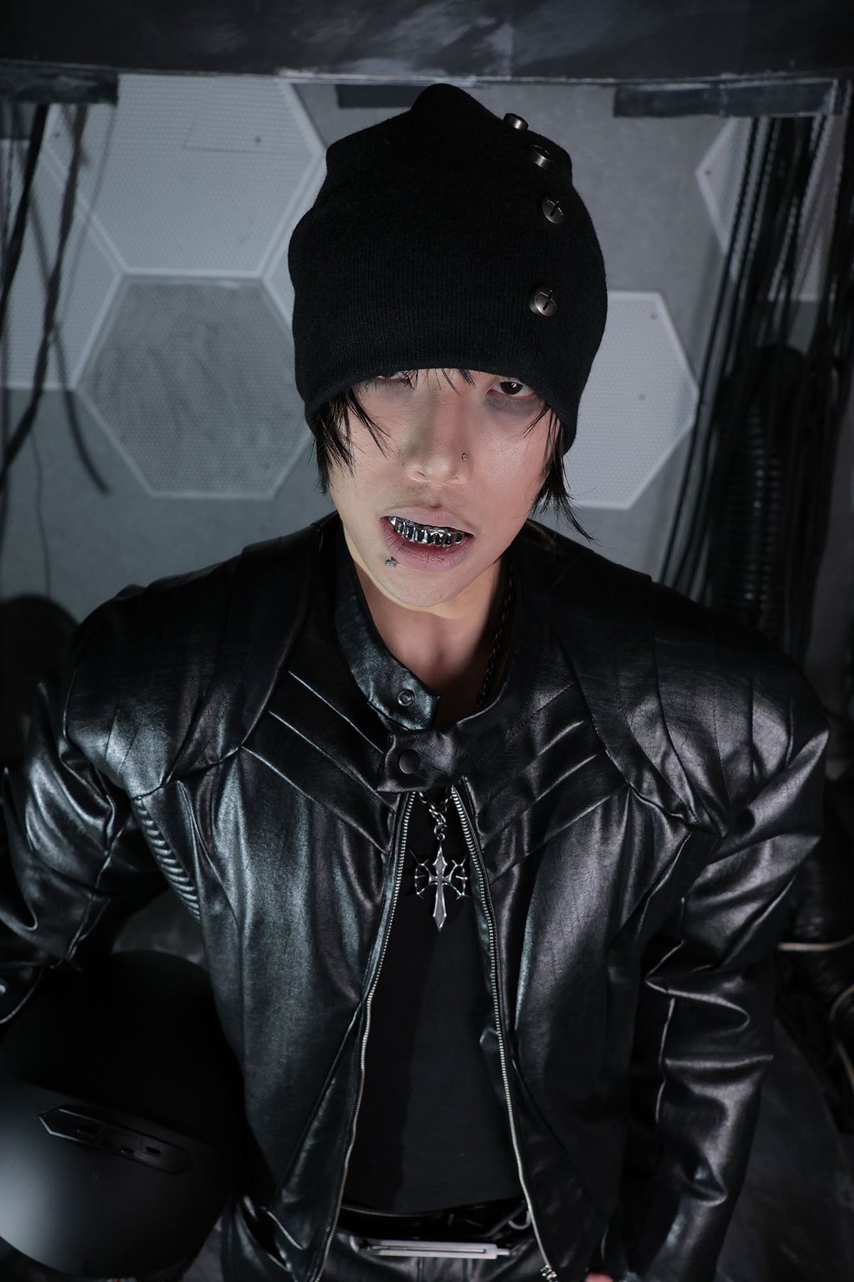 SSIN7 Cross Rivet Beanie
