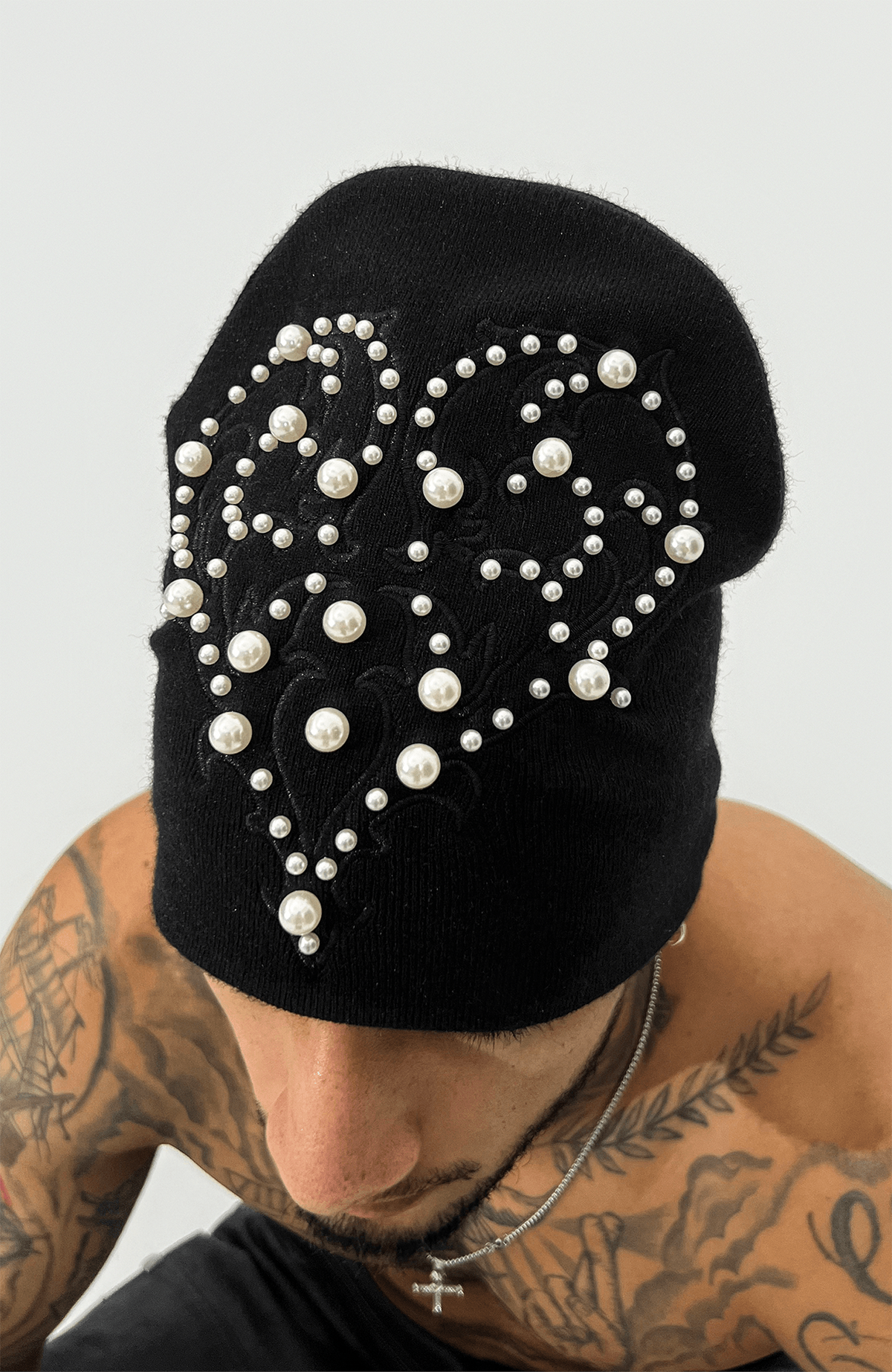 TECNINEGROUP Pearl Heart Embroidered Knit Beanie