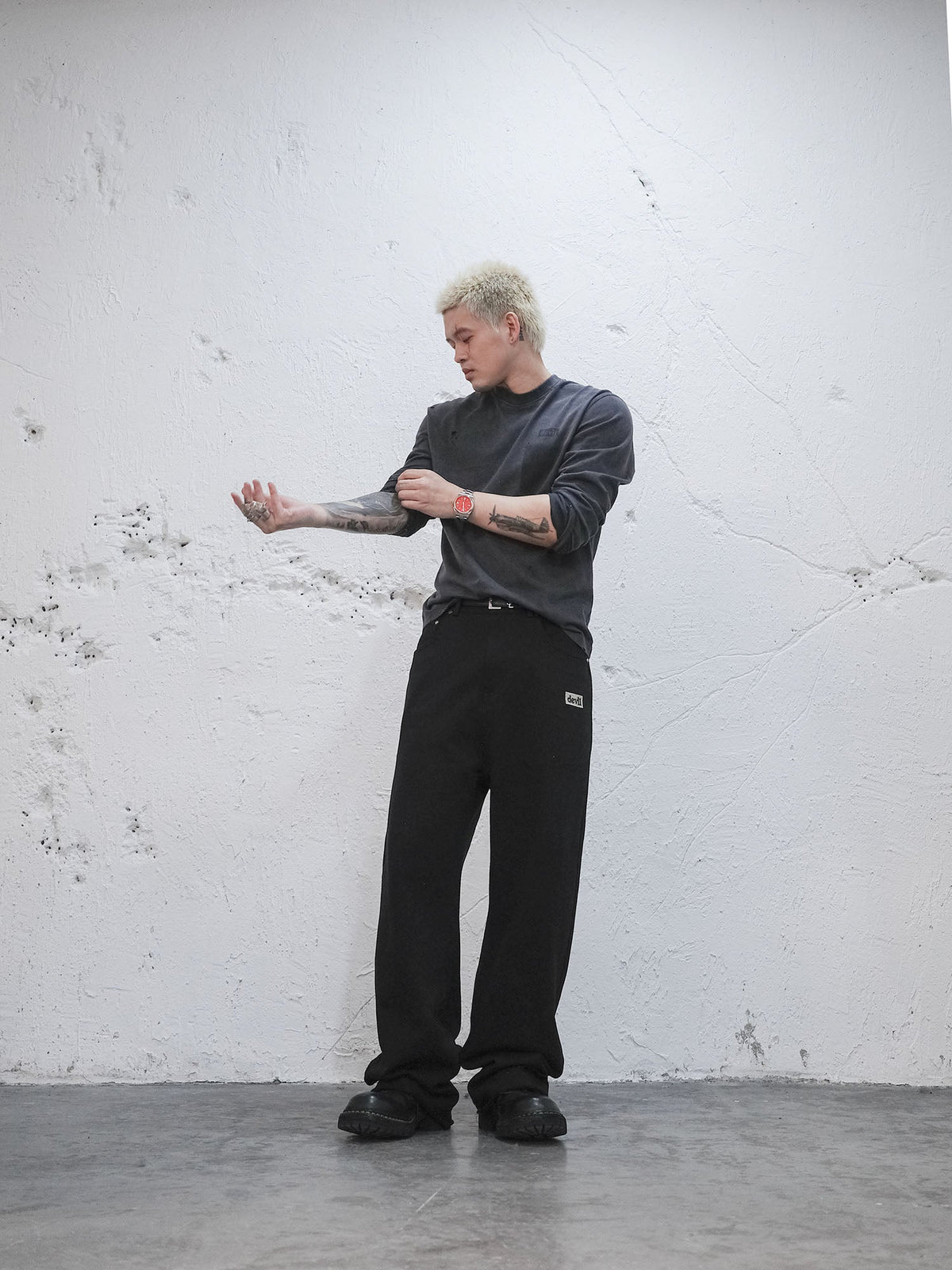 UNDERWATER Devil Distressed Long-Sleeve Tee