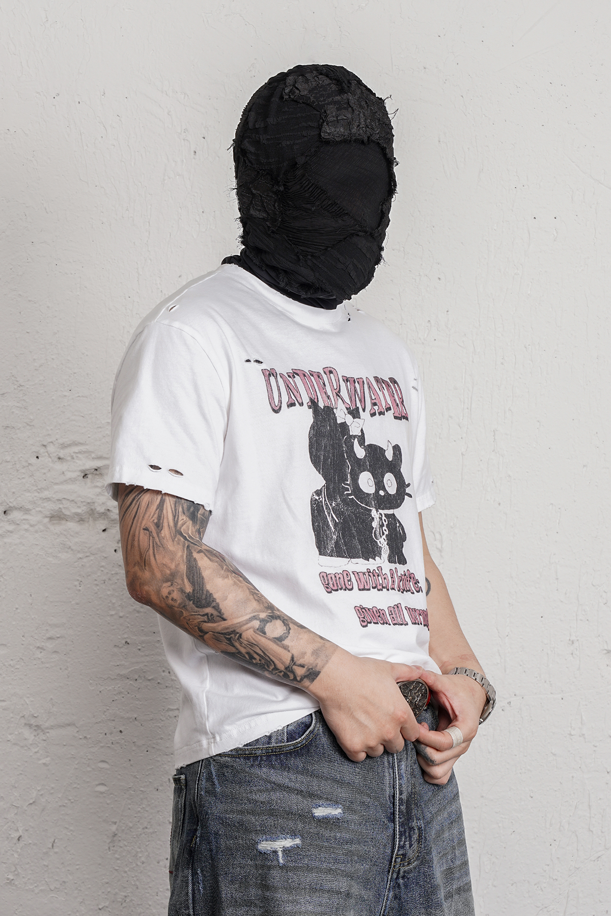 UNDERWATER Distressed Black Cat Graphic T-Shirt