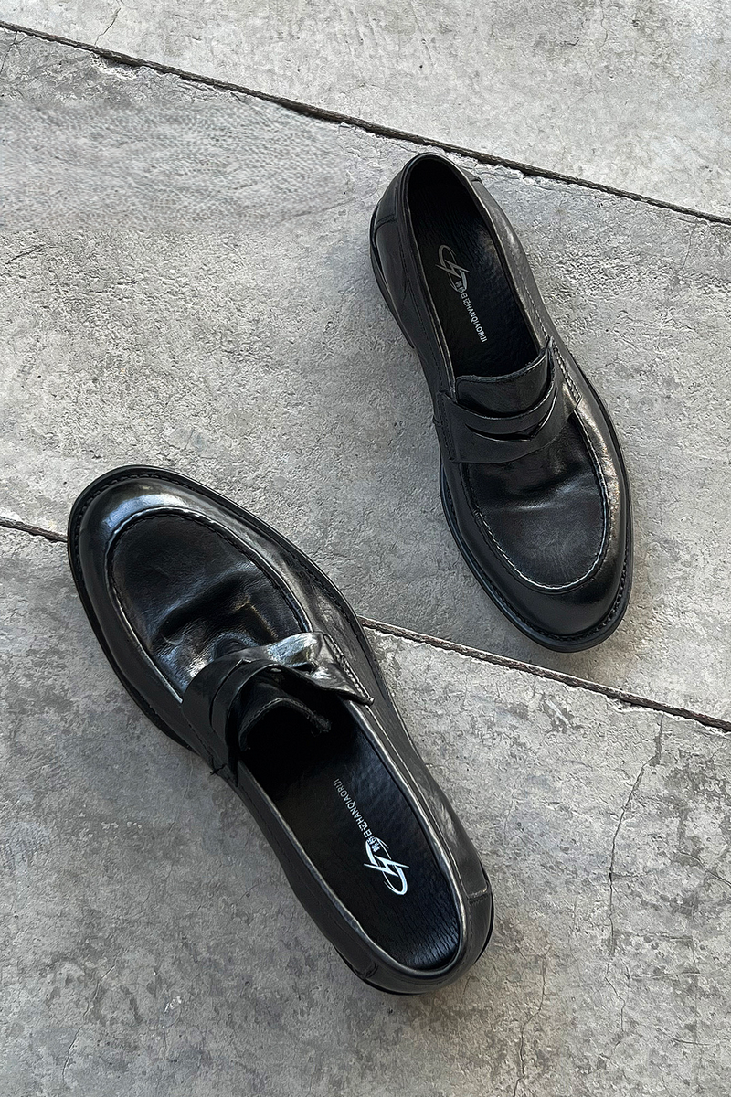 Distressed Pointed Loafer Shoes