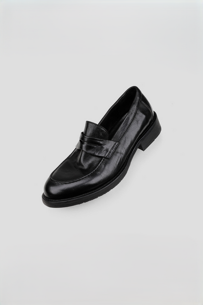 Distressed Pointed Loafer Shoes