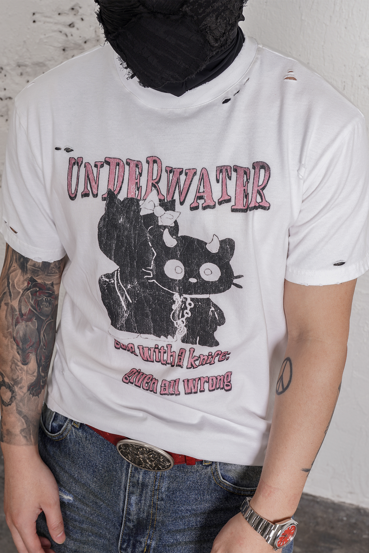 UNDERWATER Distressed Black Cat Graphic T-Shirt