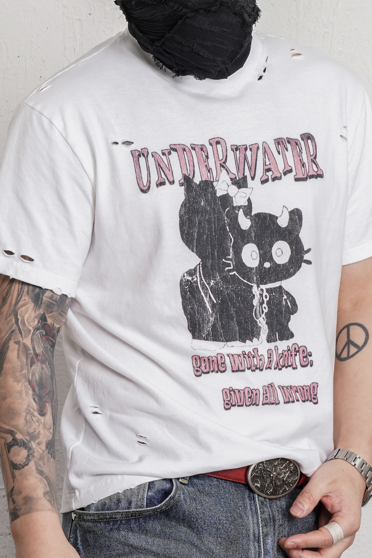 UNDERWATER Distressed Black Cat Graphic T-Shirt