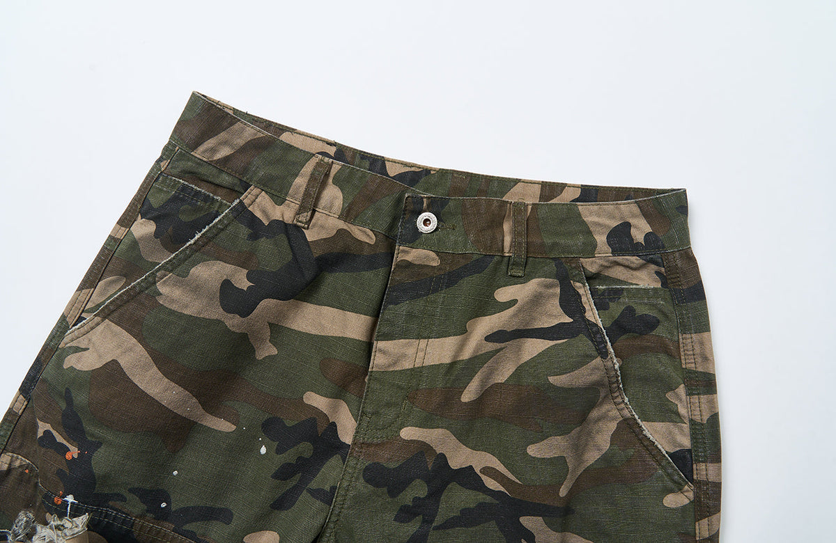 SAVAGEGROWTHWORLD Distressed Paint-Splatter Camo Shorts