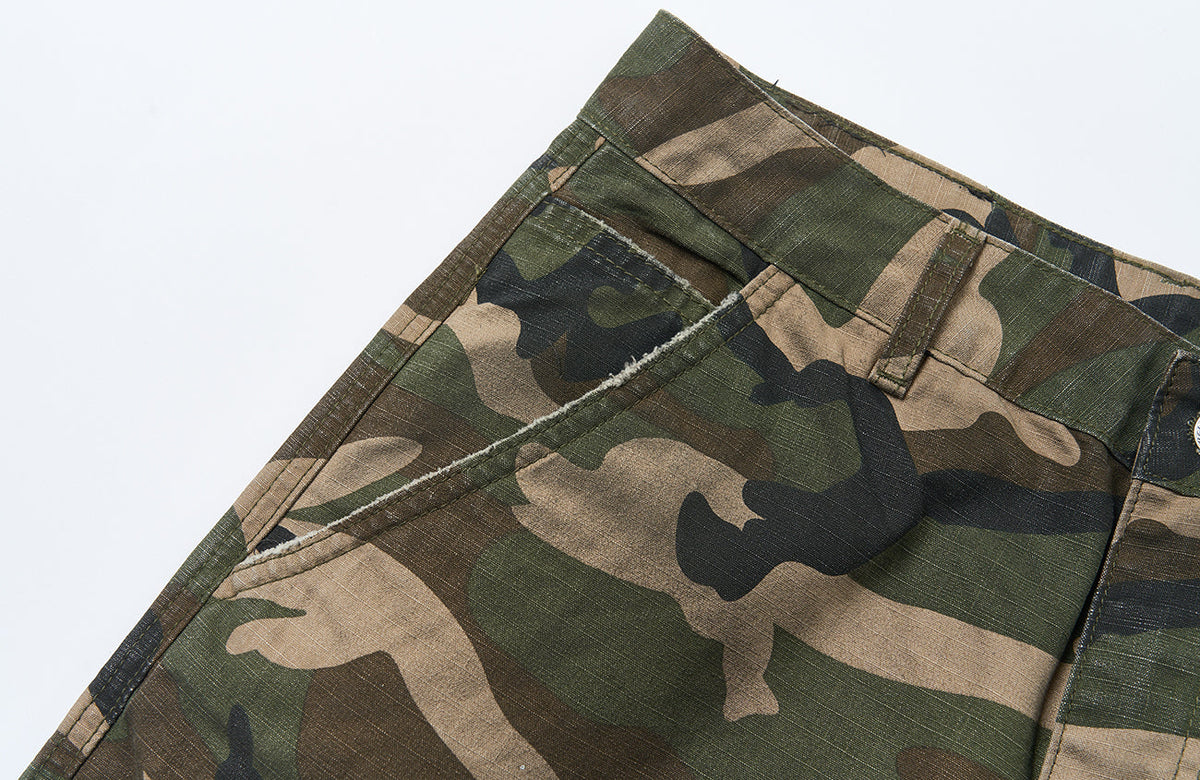 SAVAGEGROWTHWORLD Distressed Paint-Splatter Camo Shorts