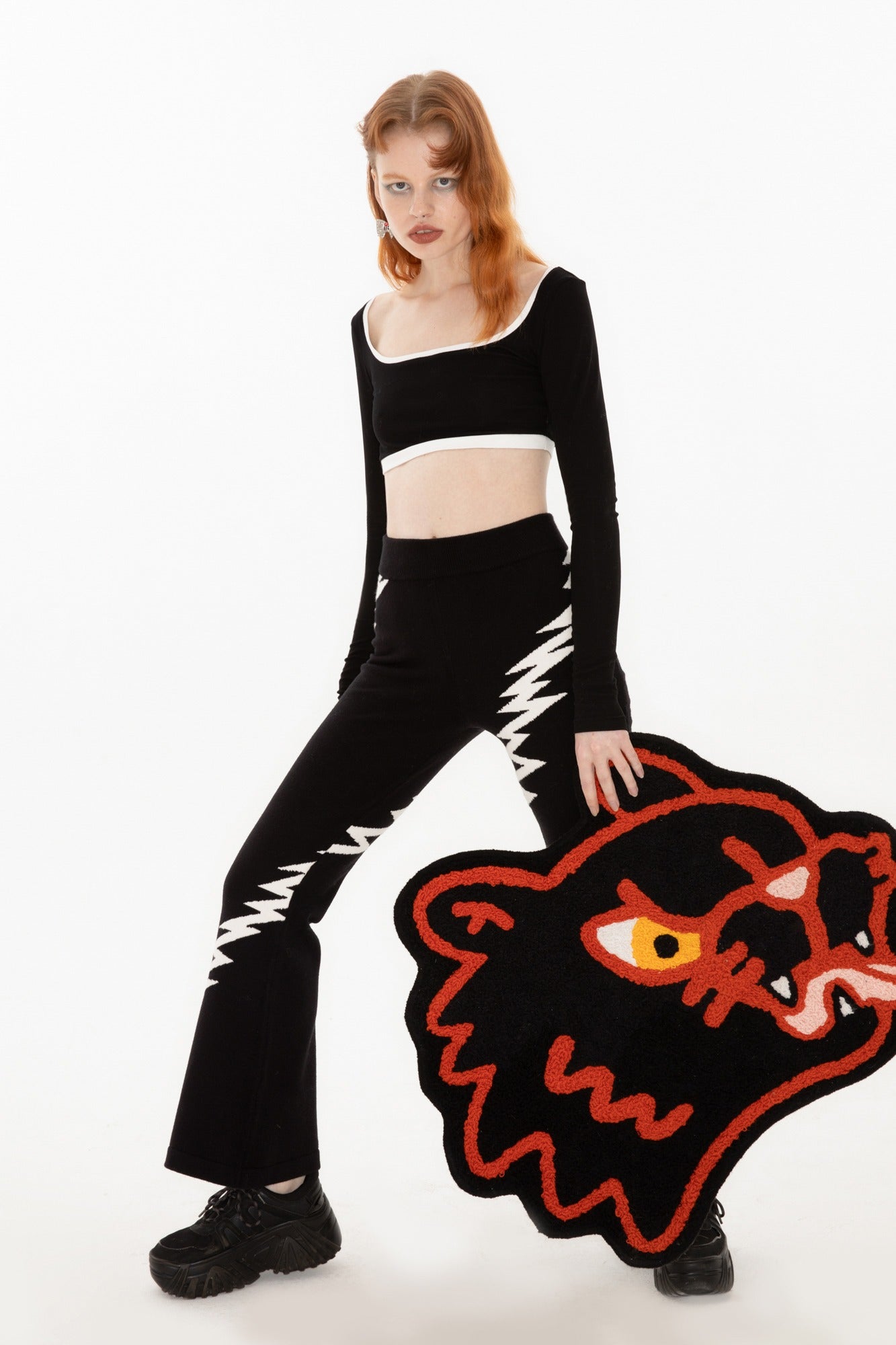 Lightning Embroidery Knit Flare Pants with Monochrome Warmth [ID:0140PA]