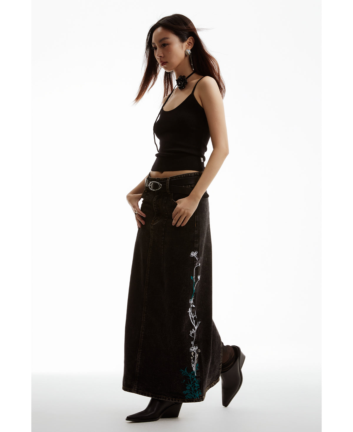 Embroidered Floral Vintage Washed Black Denim Skirt [ID:0322SK]