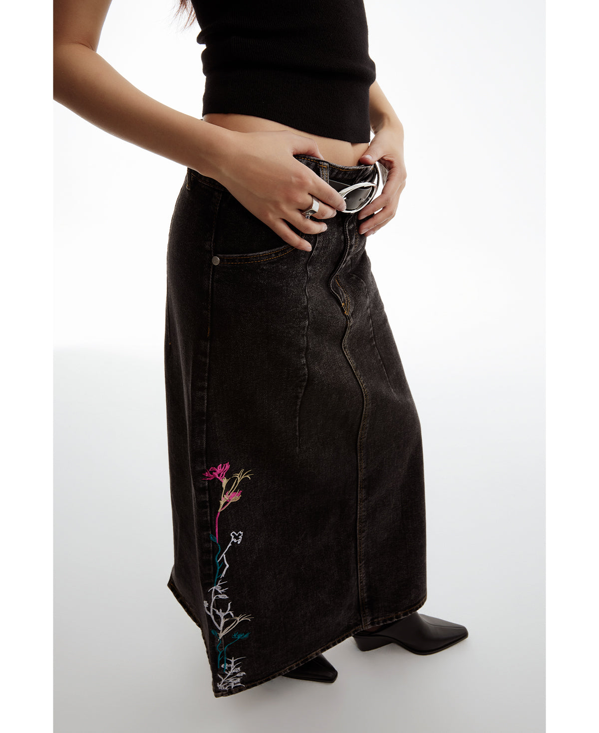 Embroidered Floral Vintage Washed Black Denim Skirt [ID:0322SK]