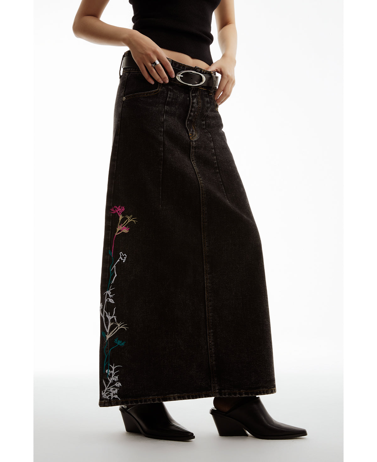 Embroidered Floral Vintage Washed Black Denim Skirt [ID:0322SK]