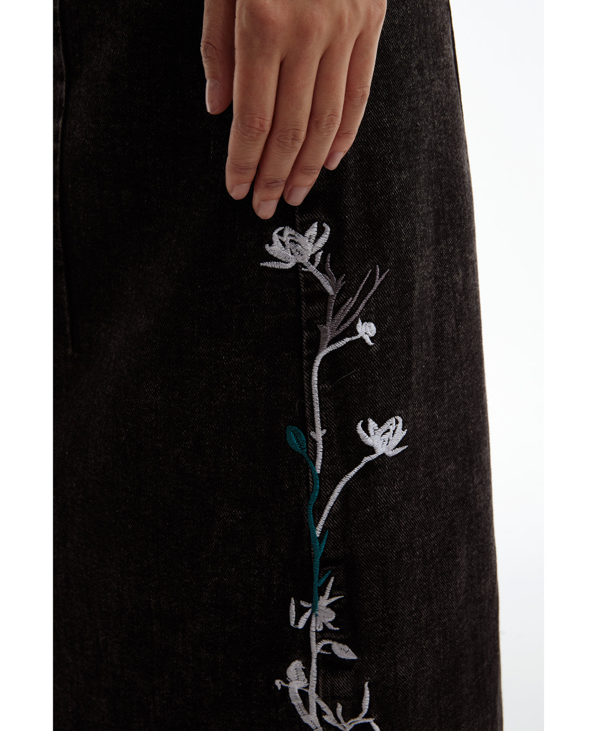 Embroidered Floral Vintage Washed Black Denim Skirt [ID:0322SK]