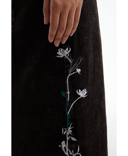 Embroidered Floral Vintage Washed Black Denim Skirt [ID:0322SK]