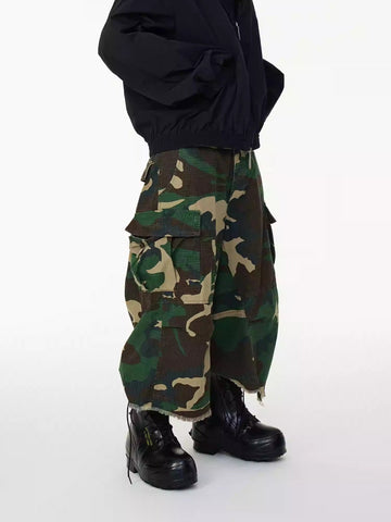 Washed Wrinkled Hem Frayed Multi-pocket Camo Cargo Shorts [ID:0469PA]