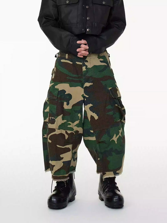 Washed Wrinkled Hem Frayed Multi-pocket Camo Cargo Shorts [ID:0469PA]
