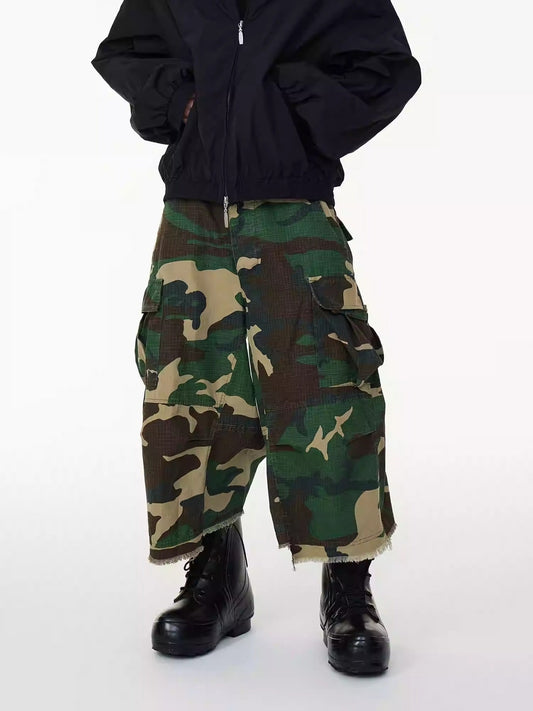 Washed Wrinkled Hem Frayed Multi-pocket Camo Cargo Shorts [ID:0469PA]