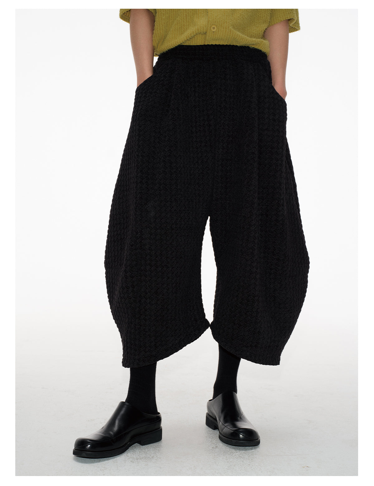 Bud Jacquard Fabric Drop Crotch Curved Hem Cropped Pants [ID:0493PA]