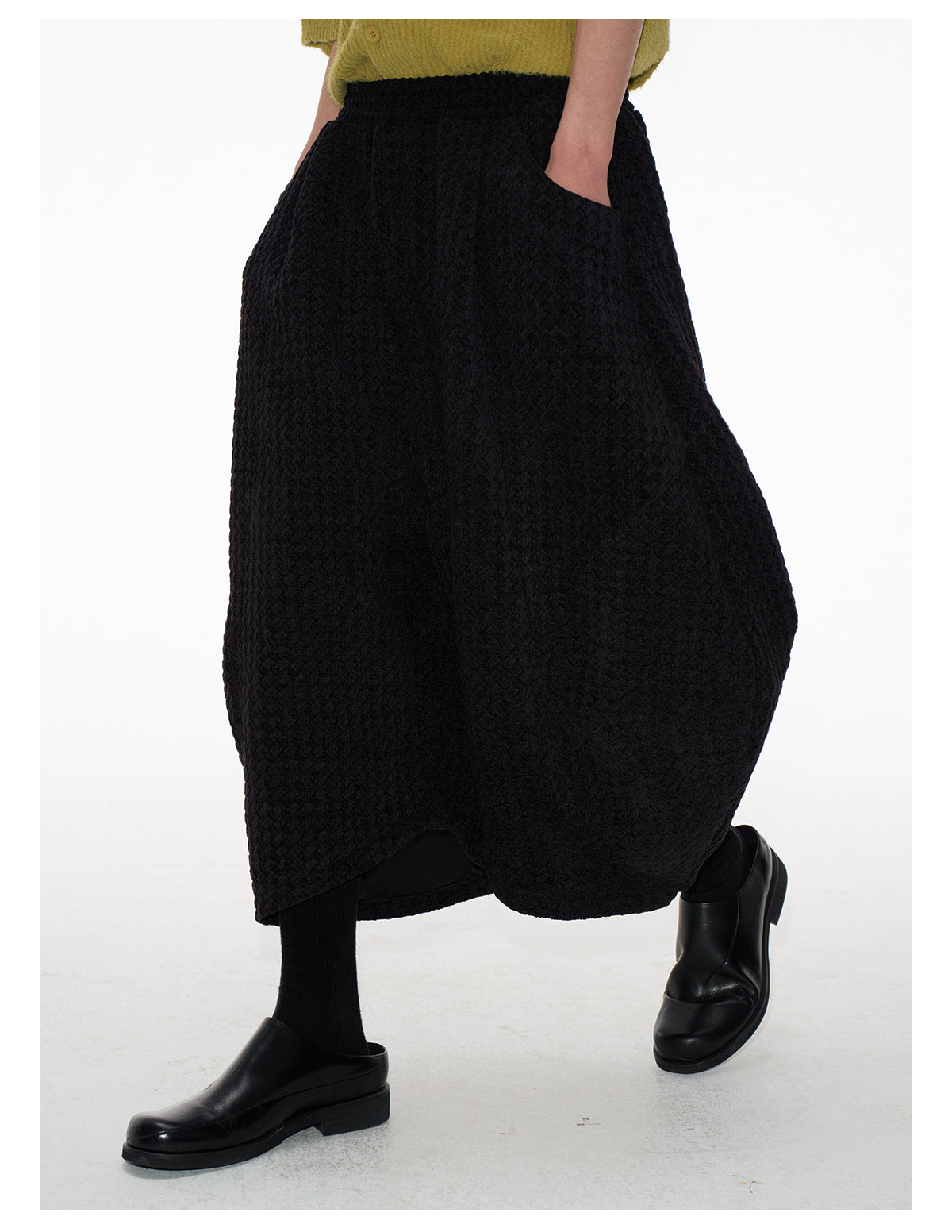 Bud Jacquard Fabric Drop Crotch Curved Hem Cropped Pants [ID:0493PA]