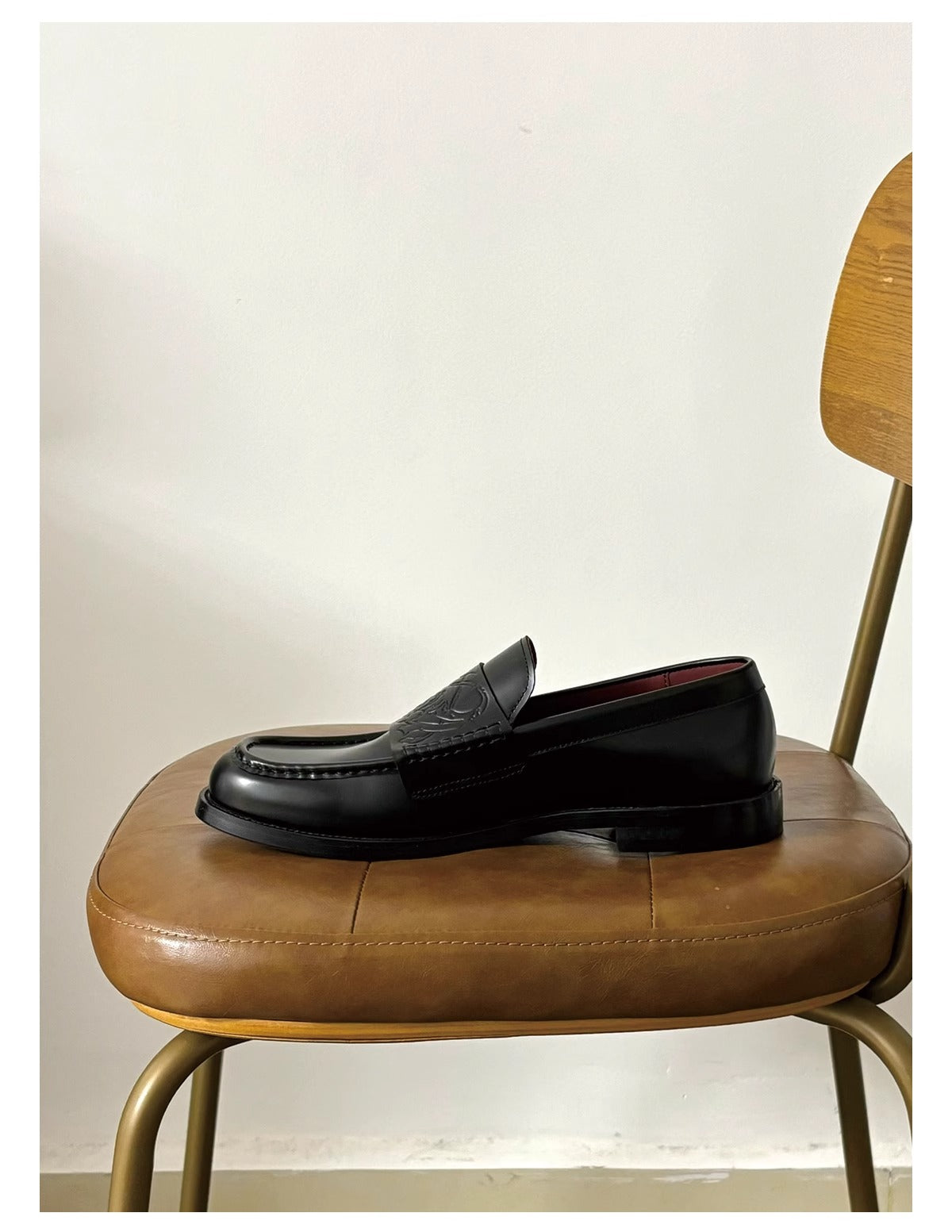 Vampire-Inspired Loafers in Calfskin with Crimson Lining Sneaker [ID:0517SH]