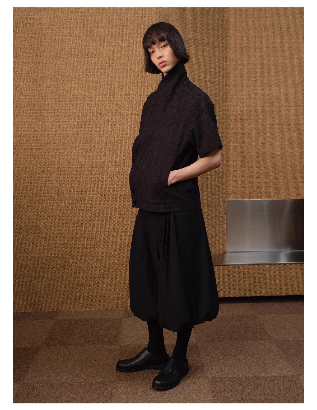 Textured Jacquard Leaf Pattern Black Pleated Cropped Pants [ID:0523PA]