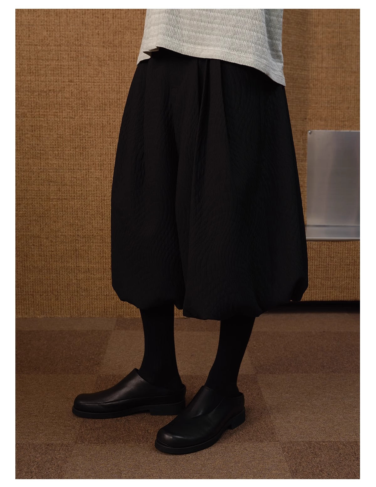 Textured Jacquard Leaf Pattern Black Pleated Cropped Pants [ID:0523PA]