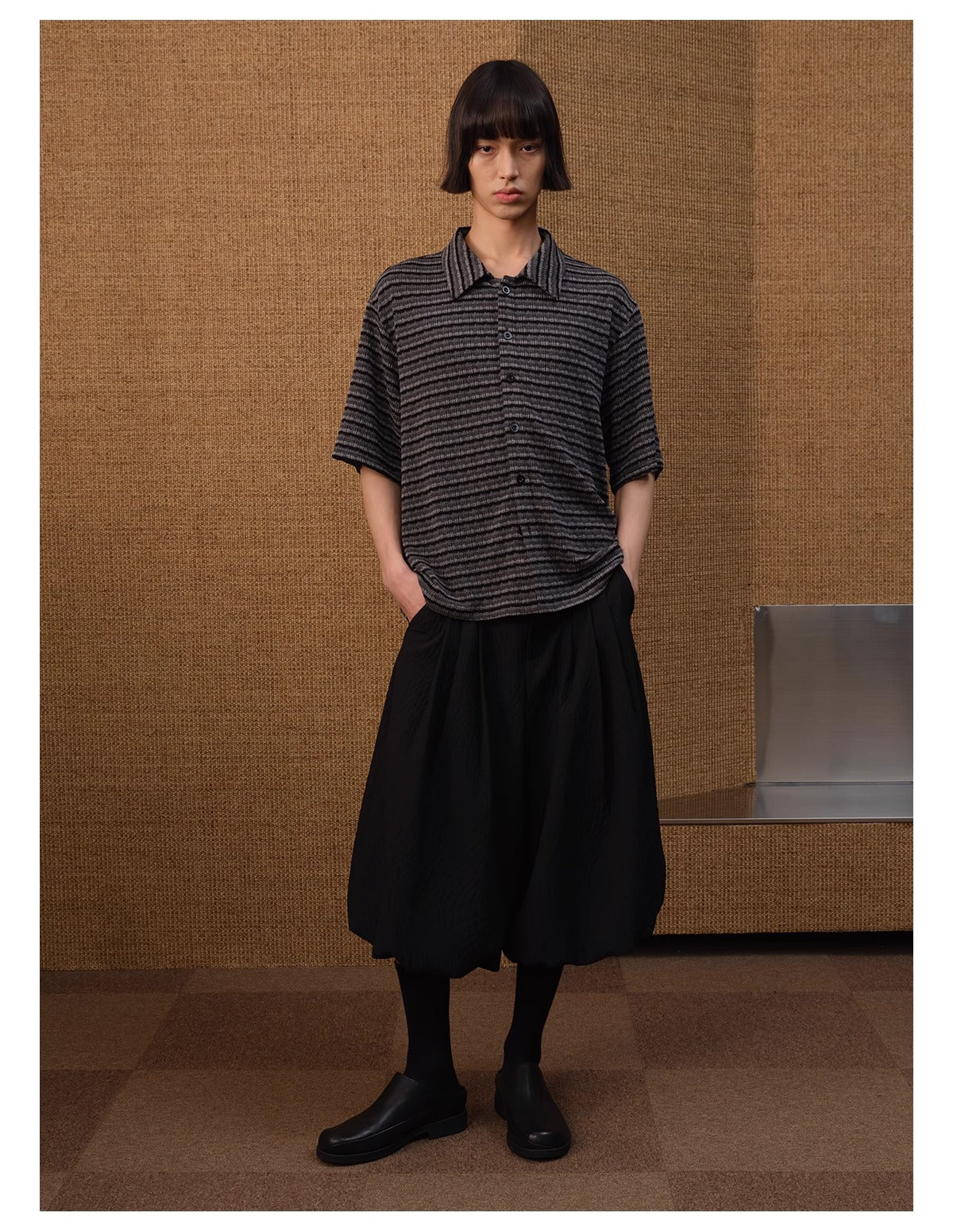 Textured Jacquard Leaf Pattern Black Pleated Cropped Pants [ID:0523PA]