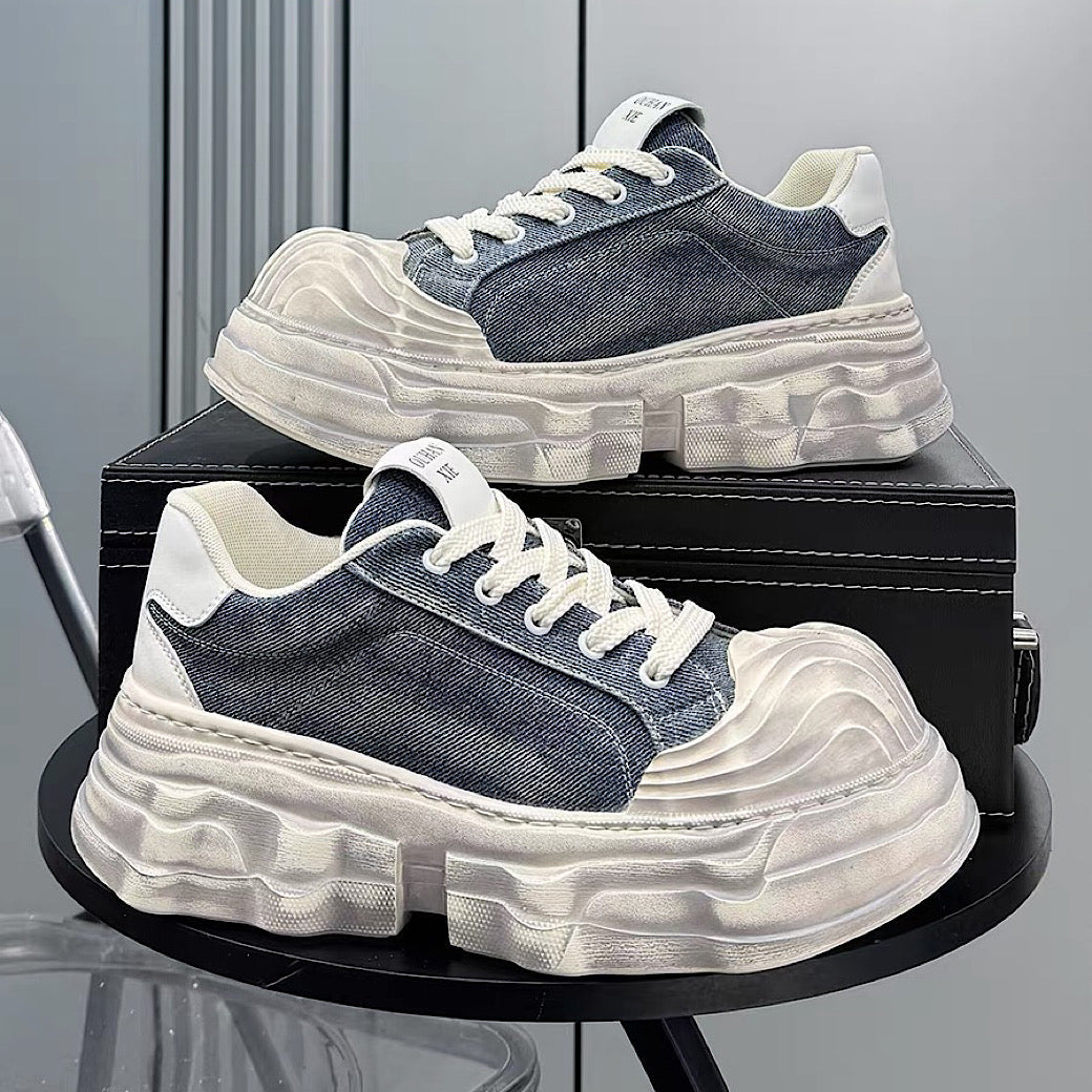 Retro/vintage-style chunky street sneakers  HL3287