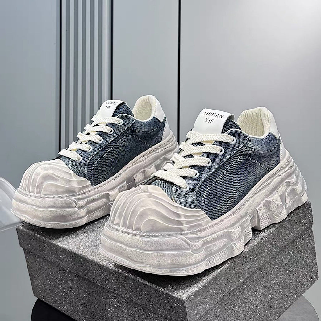 Retro/vintage-style chunky street sneakers  HL3287