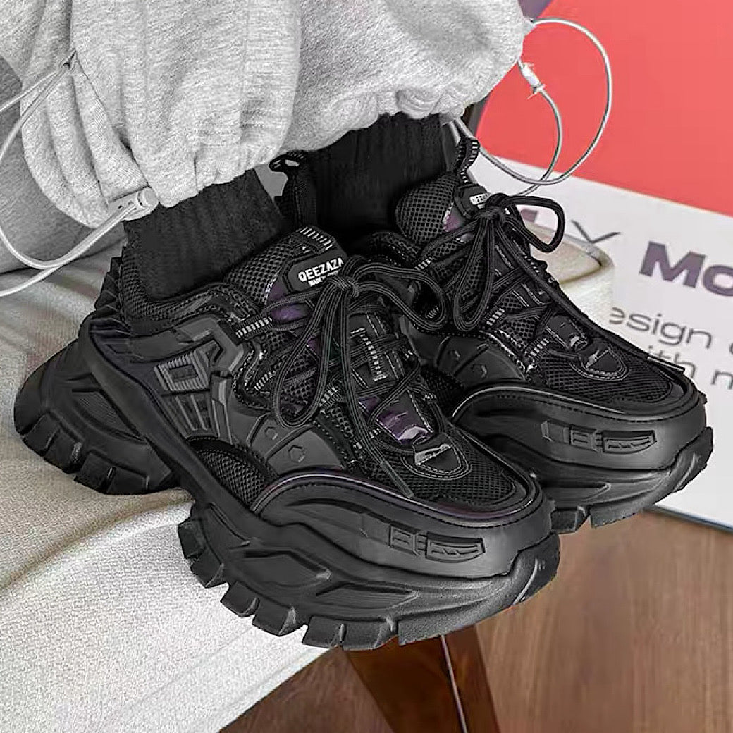Upper with textured sole design, platform dad sneakers